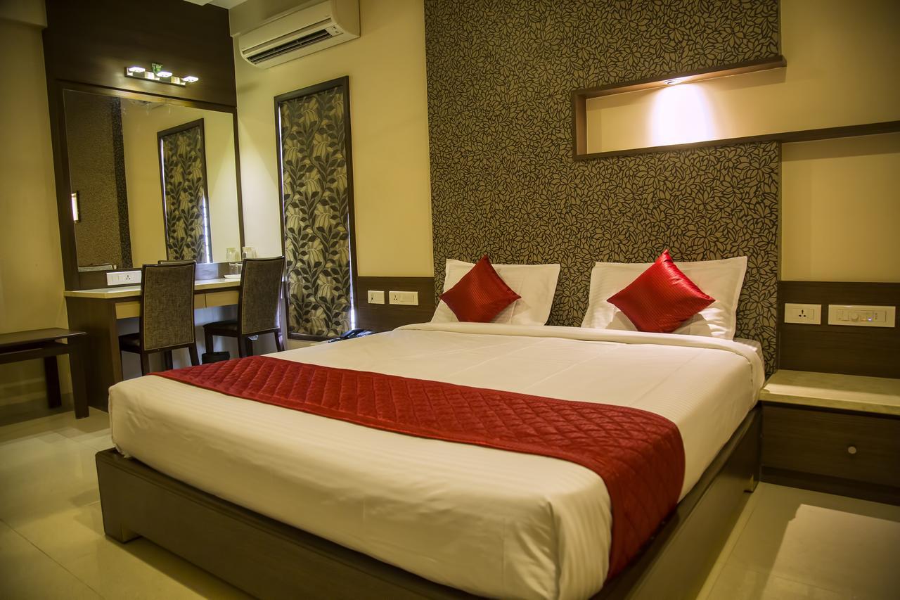 Hotel Sri Sakthi ทีรุปปูร์ ภายนอก รูปภาพ