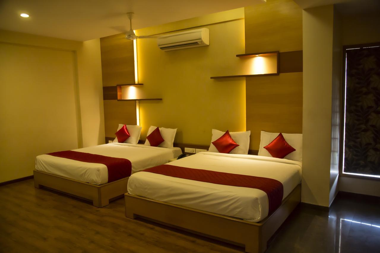 Hotel Sri Sakthi ทีรุปปูร์ ภายนอก รูปภาพ